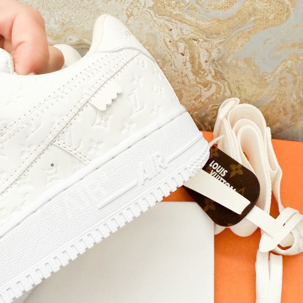 Louis Vuitton X NIKE AIR FORCE 1 Calfskin Monogram Mens Low Top White Sneakers - Picture 5 of 15
